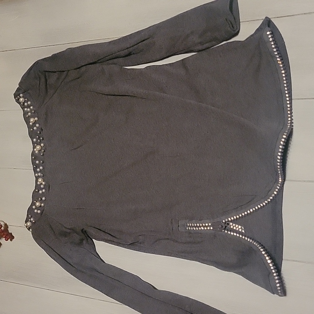 Gray top with pearls and crystals